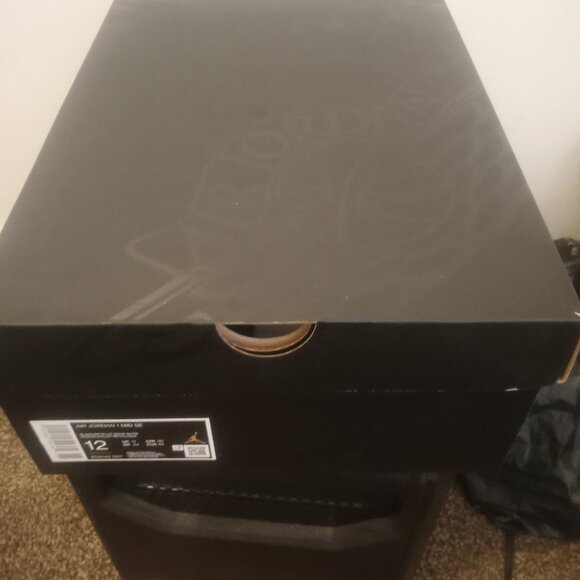 Jordan 1 Mid SE Patent Leather size 12